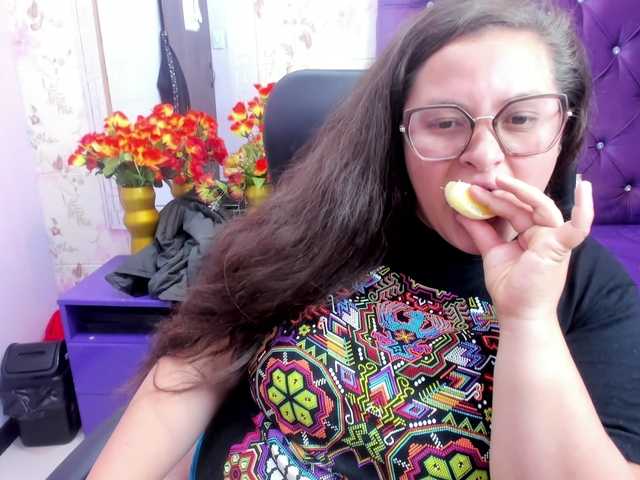 SaraThonson live cam on BongaCams