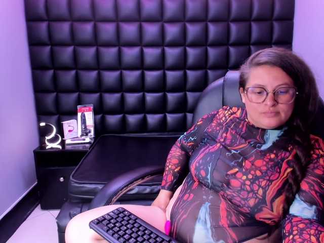 SaraThonson live cam on BongaCams