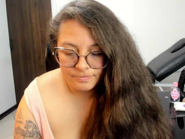 SaraThonson live cam on BongaCams