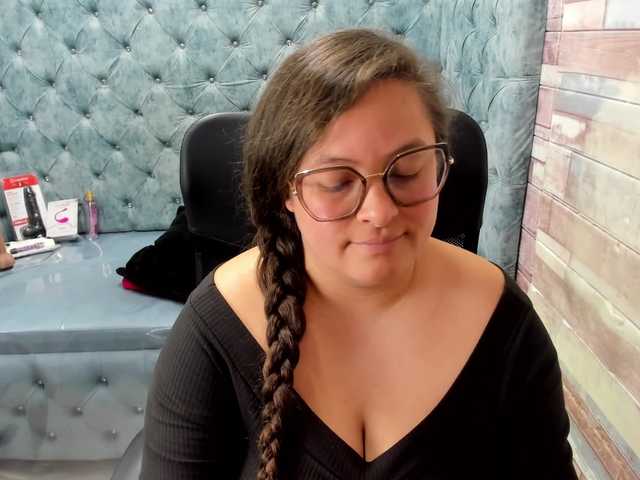 SaraThonson live cam on BongaCams