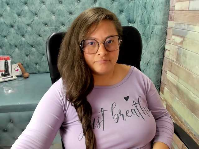 SaraThonson live cam on BongaCams
