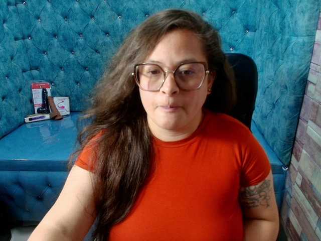 SaraThonson live cam on BongaCams
