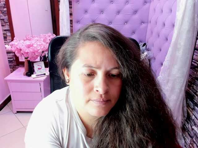 SaraThonson live cam preview