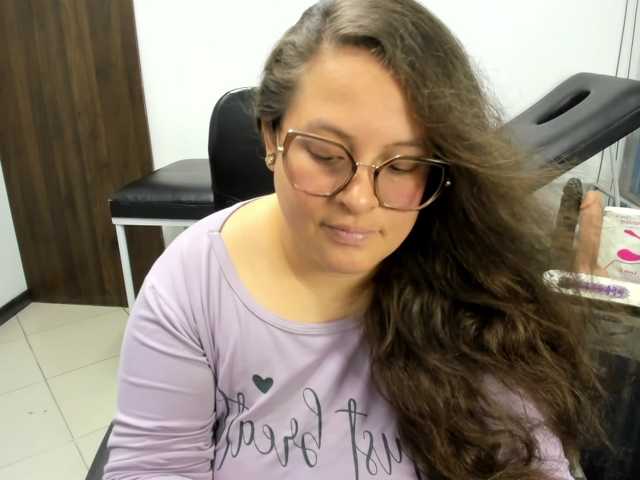 SaraThonson live cam on BongaCams