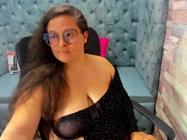 SaraThonson live cam on BongaCams