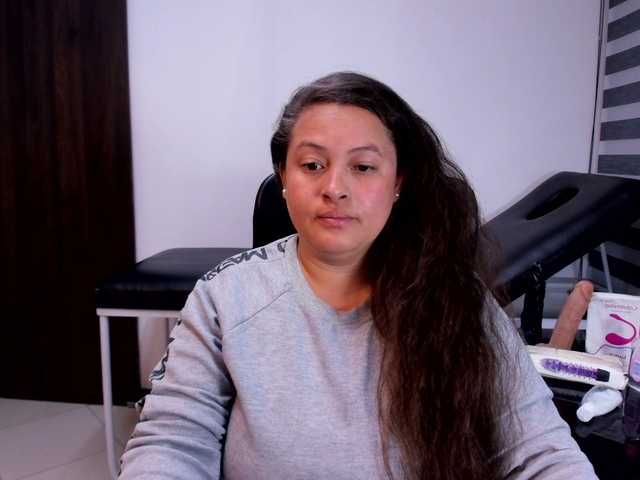 SaraThonson live cam on BongaCams