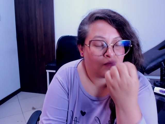 SaraThonson live cam on BongaCams