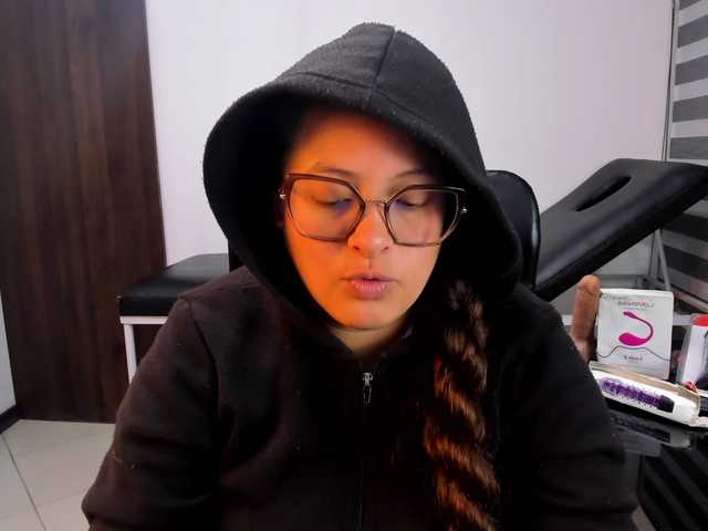 SaraThonson live cam on BongaCams