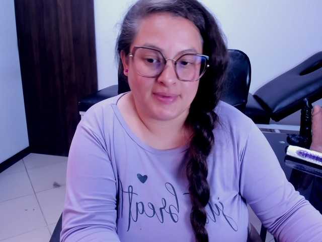 SaraThonson live cam on BongaCams