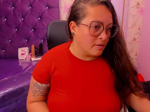 SaraThonson live cam on BongaCams