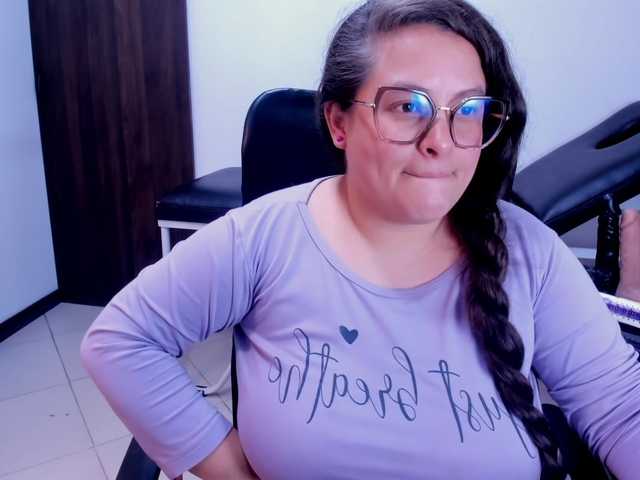 SaraThonson live cam preview