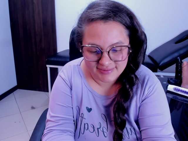 SaraThonson live cam preview