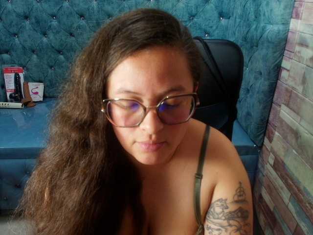 SaraThonson live cam on BongaCams