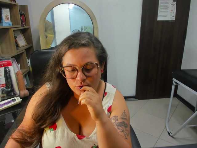 SaraThonson live cam on BongaCams