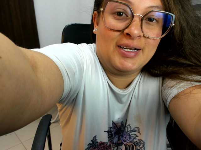 SaraThonson live cam on BongaCams