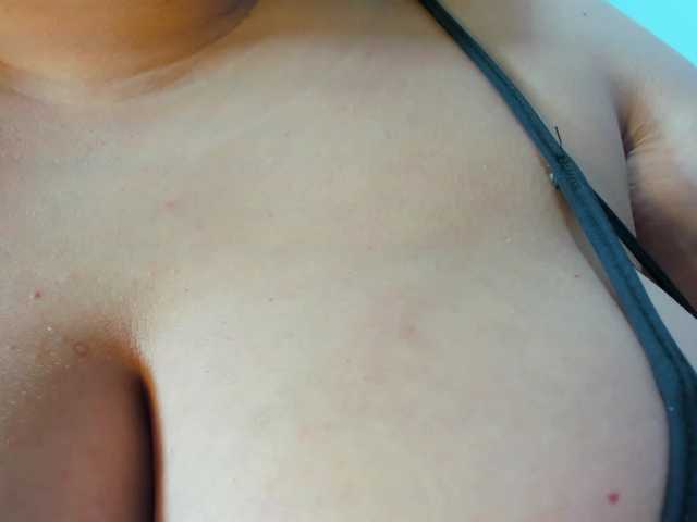 SaraThonson live cam on BongaCams