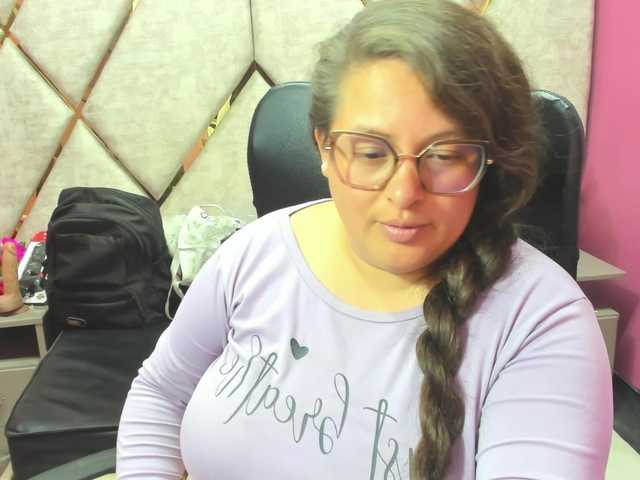  SaraThonson chat room