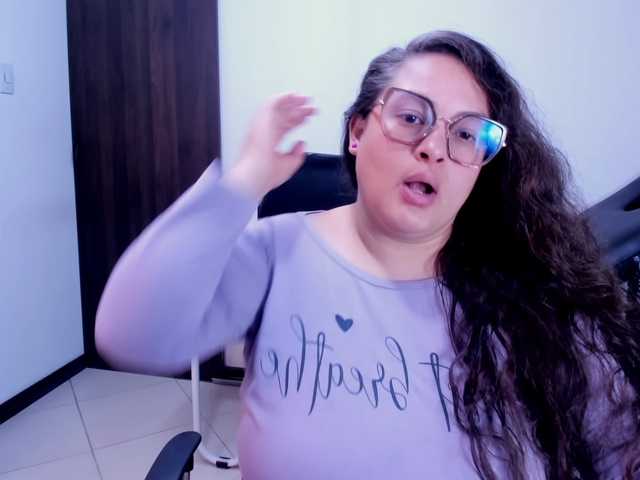 SaraThonson live cam preview