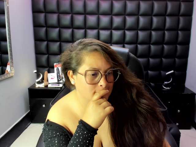 SaraThonson live webcam show