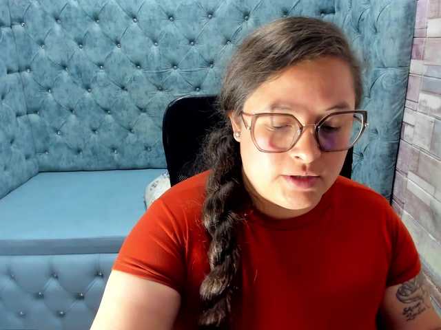 SaraThonson live cam on BongaCams