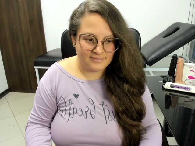 SaraThonson live cam on BongaCams