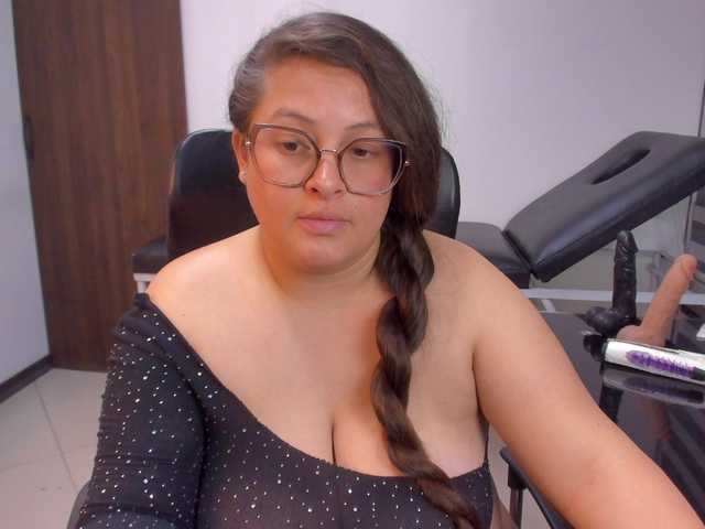 SaraThonson live cam on BongaCams