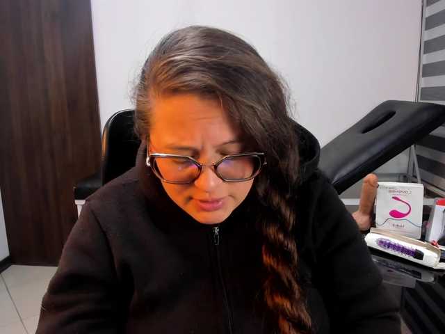 SaraThonson live cam on BongaCams