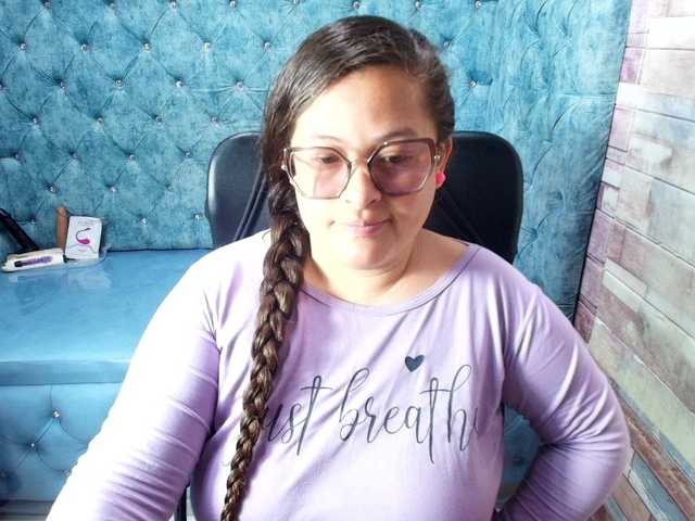 SaraThonson live cam on BongaCams