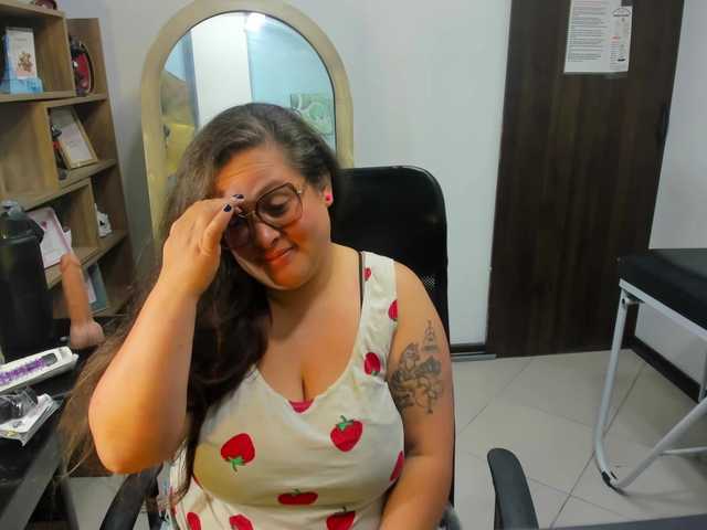 SaraThonson live cam on BongaCams