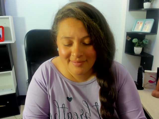 SaraThonson live cam preview