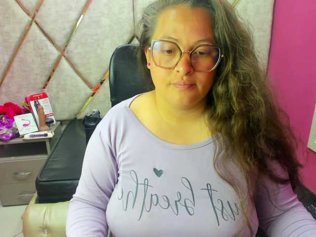 SaraThonson's BongaCams show and profile