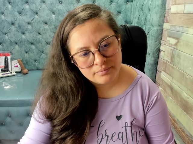 SaraThonson live cam on BongaCams