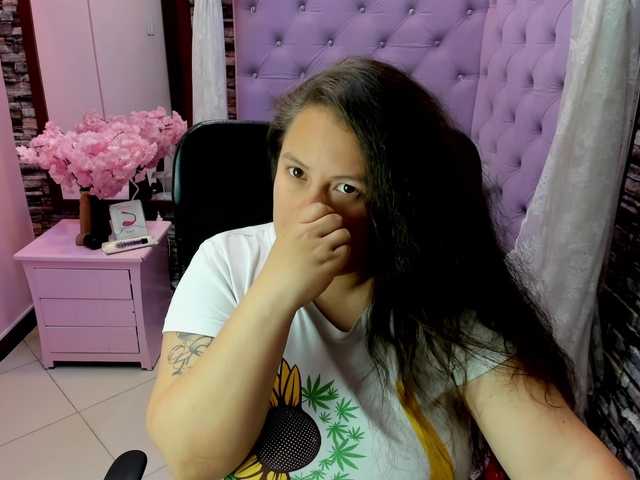 SaraThonson live cam on BongaCams