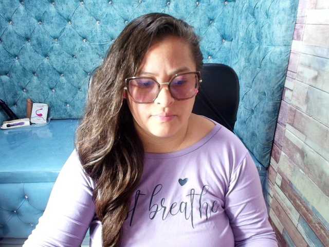 SaraThonson live cam on BongaCams