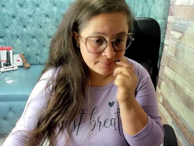 SaraThonson live cam on BongaCams