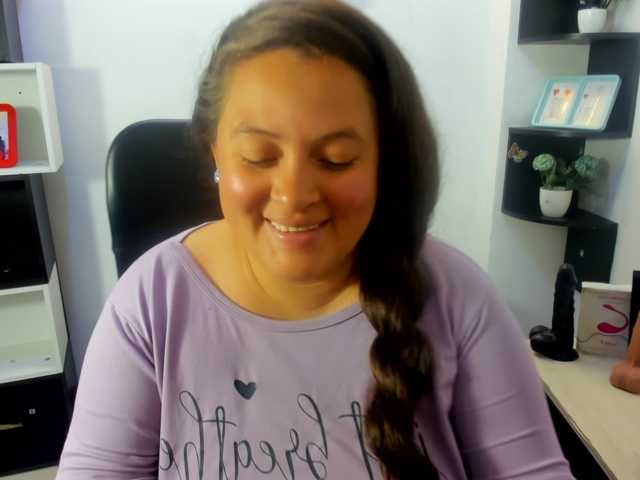 SaraThonson live cam on BongaCams