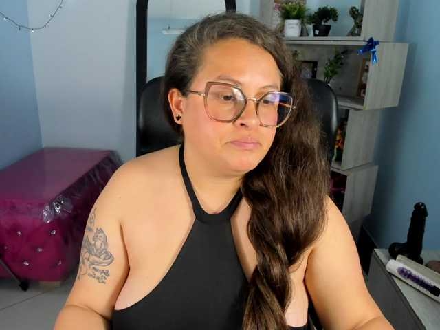 SaraThonson live cam preview