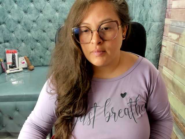 SaraThonson live cam on BongaCams
