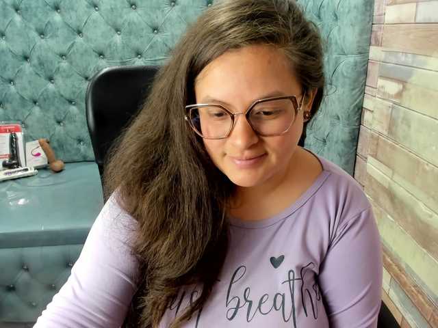 SaraThonson live cam on BongaCams