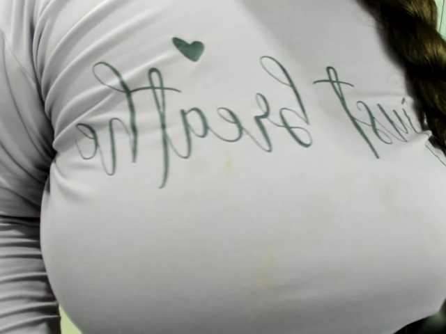 SaraThonson live cam on BongaCams