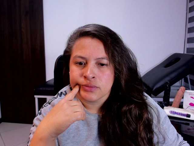 SaraThonson live cam on BongaCams