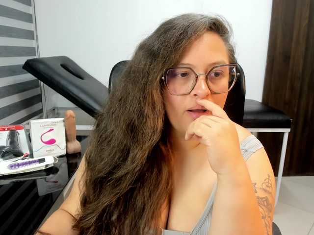 SaraThonson live cam on BongaCams