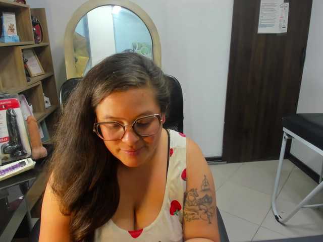 SaraThonson live cam on BongaCams