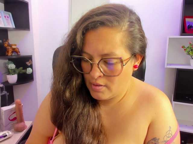 SaraThonson live cam on BongaCams