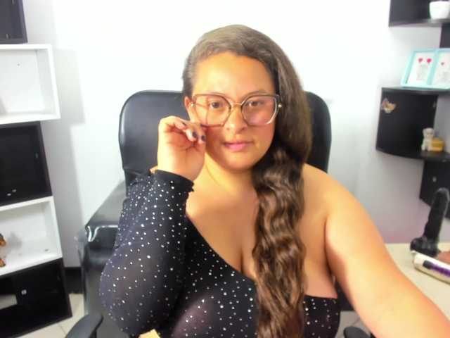 SaraThonson live cam on BongaCams
