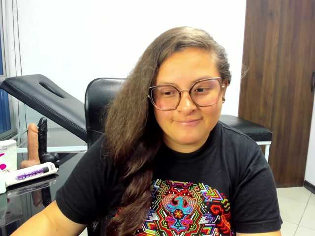 SaraThonson live cam on BongaCams