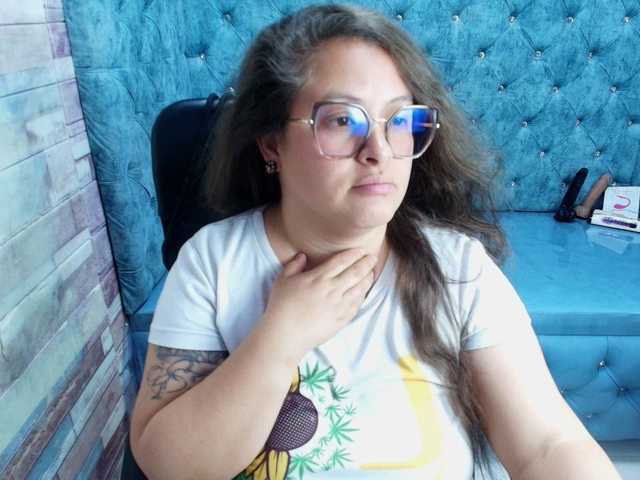 SaraThonson live cam on BongaCams