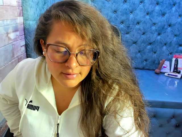 SaraThonson live cam on BongaCams