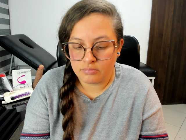 SaraThonson live cam on BongaCams