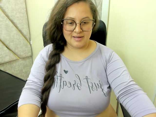SaraThonson live cam on BongaCams